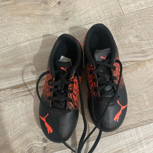 Puma soccer shoes for kids Size 13 U.S 12 UK.   Color black & red - Picture 2 of 4